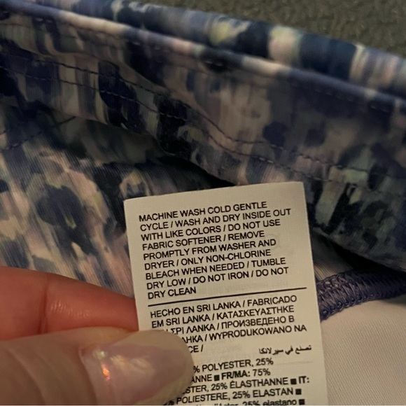 Athleta workout Set Ultimate muscle tank top & shorts, size M, purple and blue - Picture 15 of 15